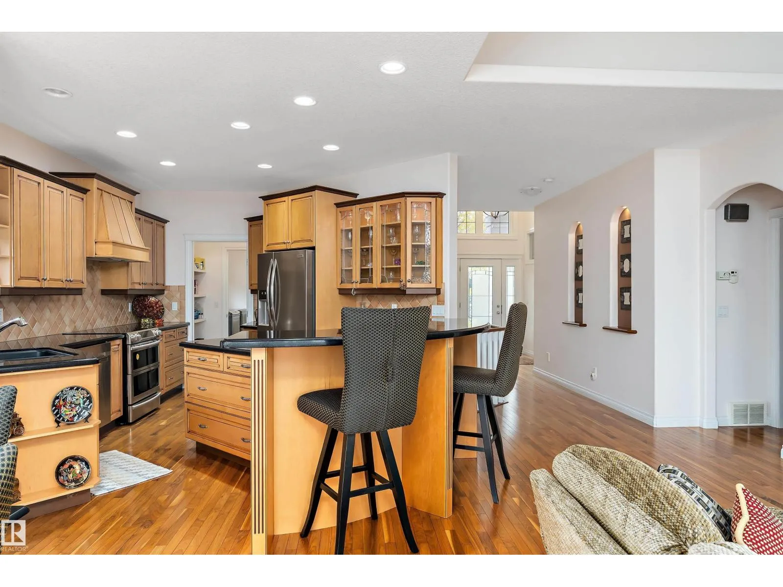 46 SHORES DR