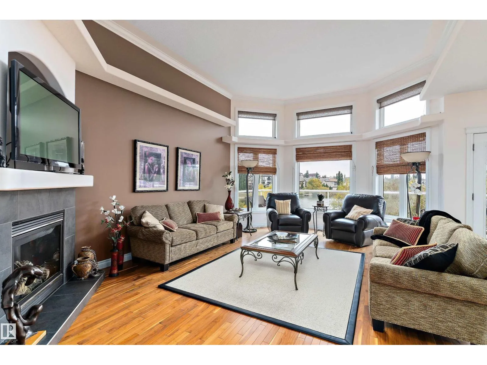 46 SHORES DR
