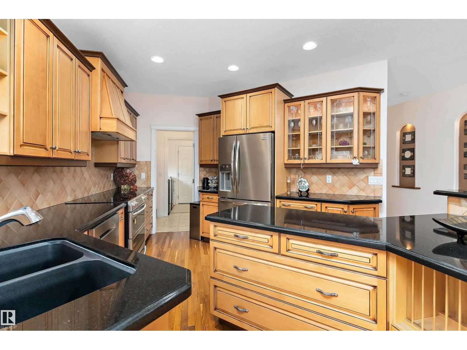 46 SHORES DR