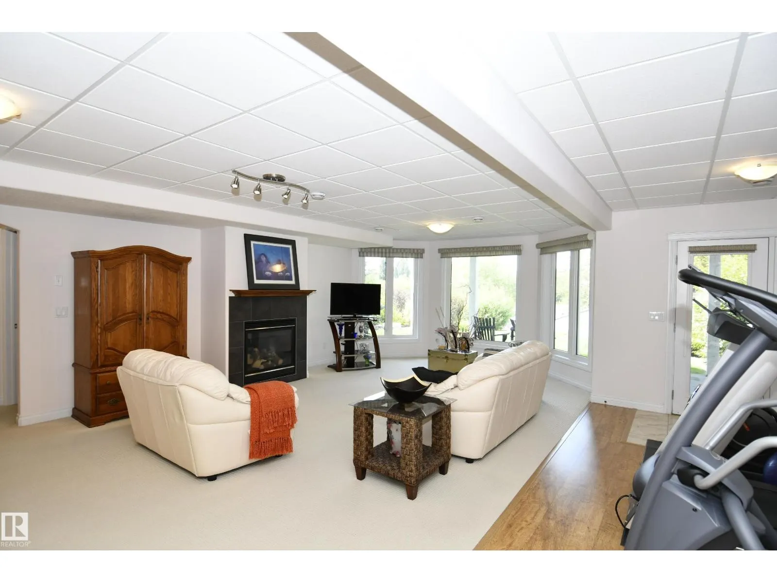 46 SHORES DR