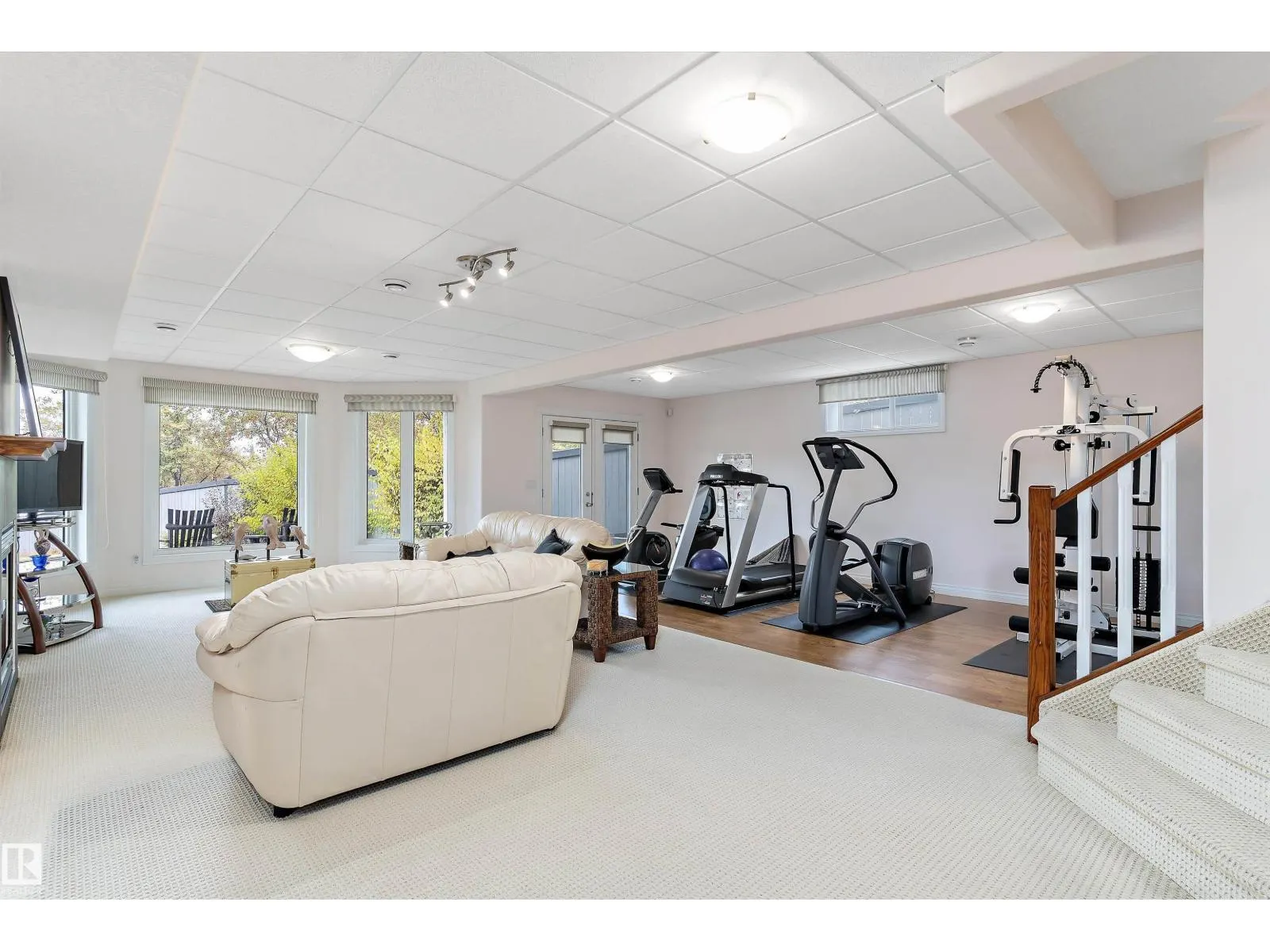 46 SHORES DR