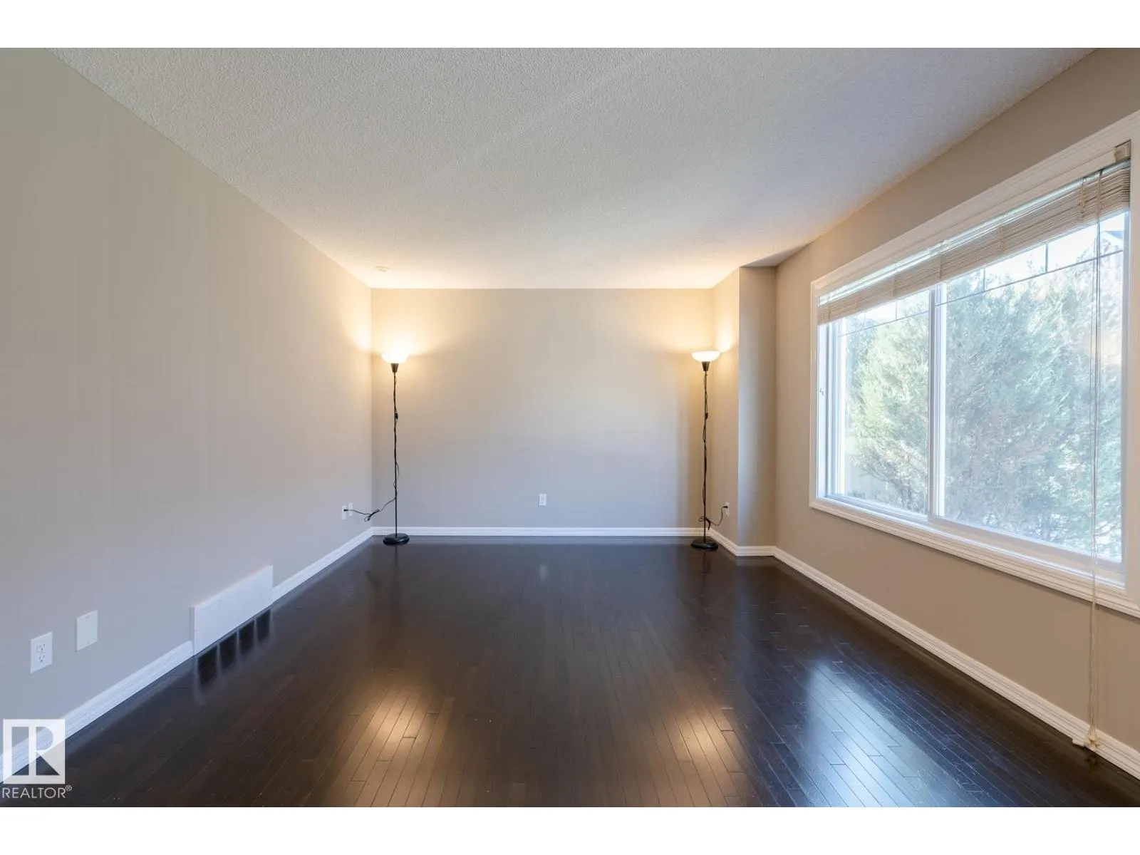 #103 655 TAMARACK RD NW