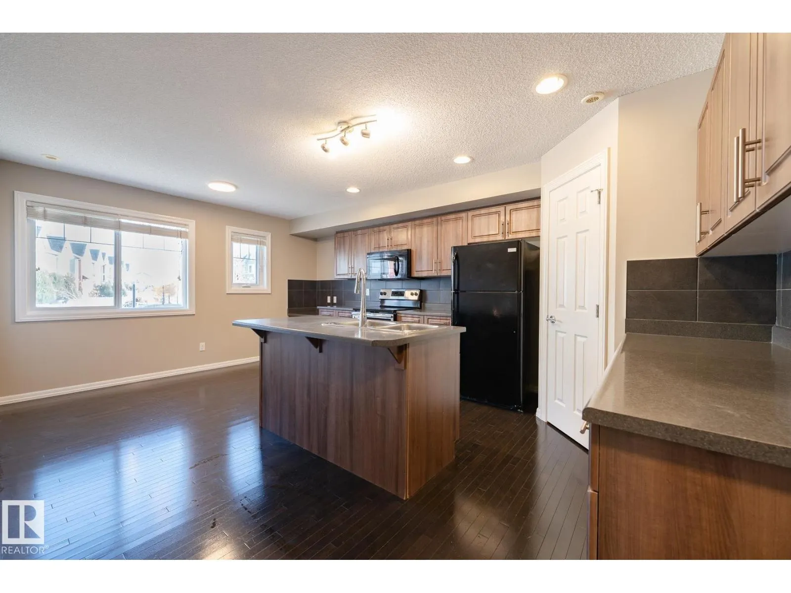 #103 655 TAMARACK RD NW
