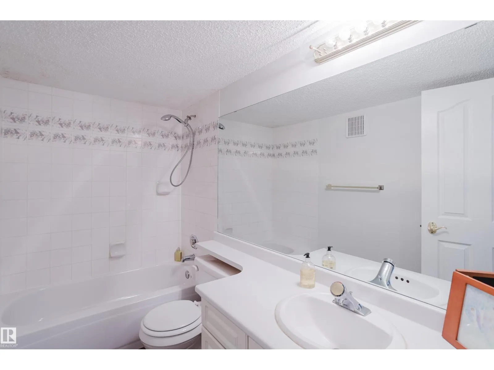 #202 7327 118 ST NW