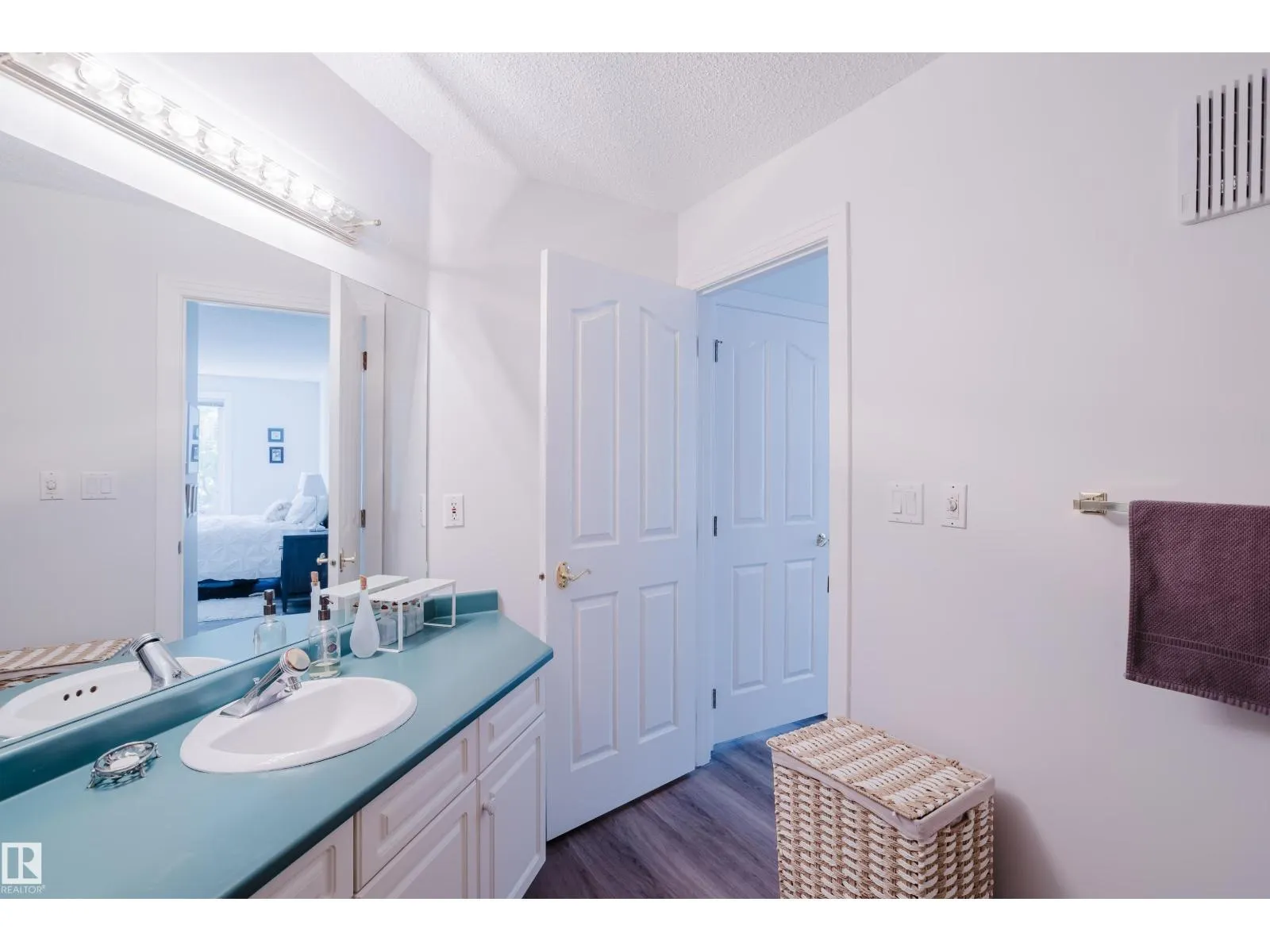 #202 7327 118 ST NW