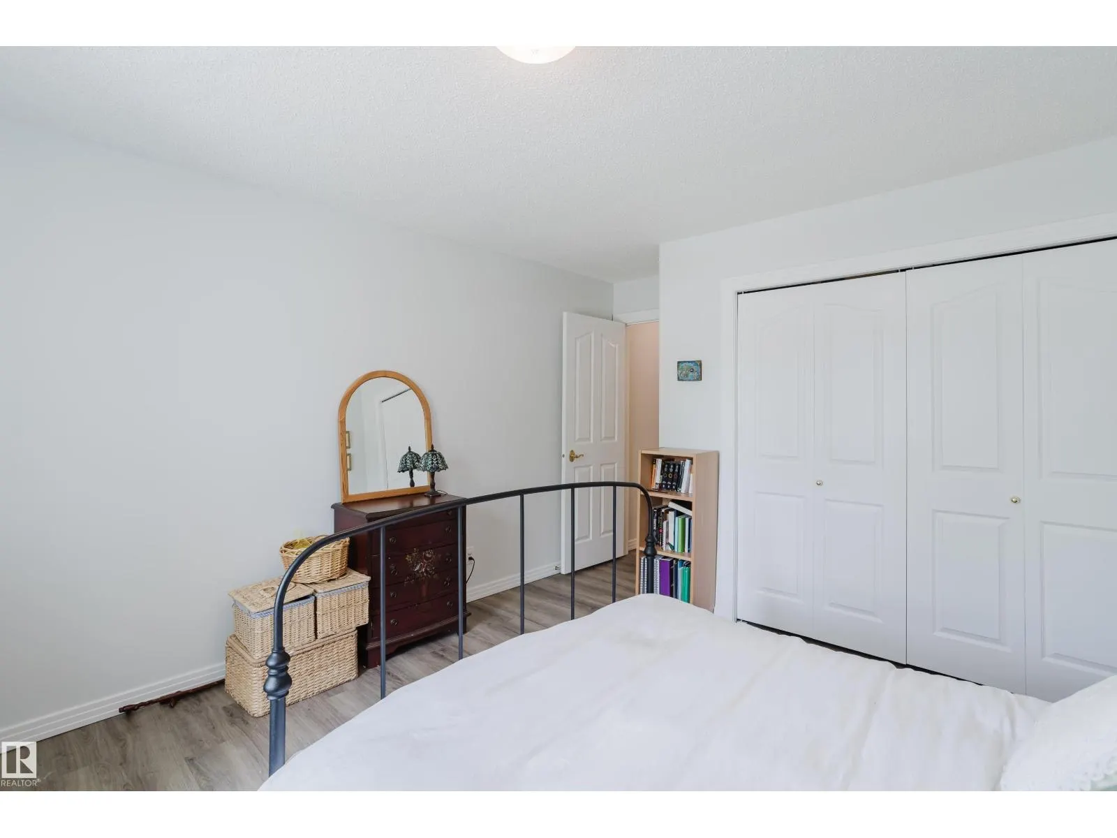 #202 7327 118 ST NW