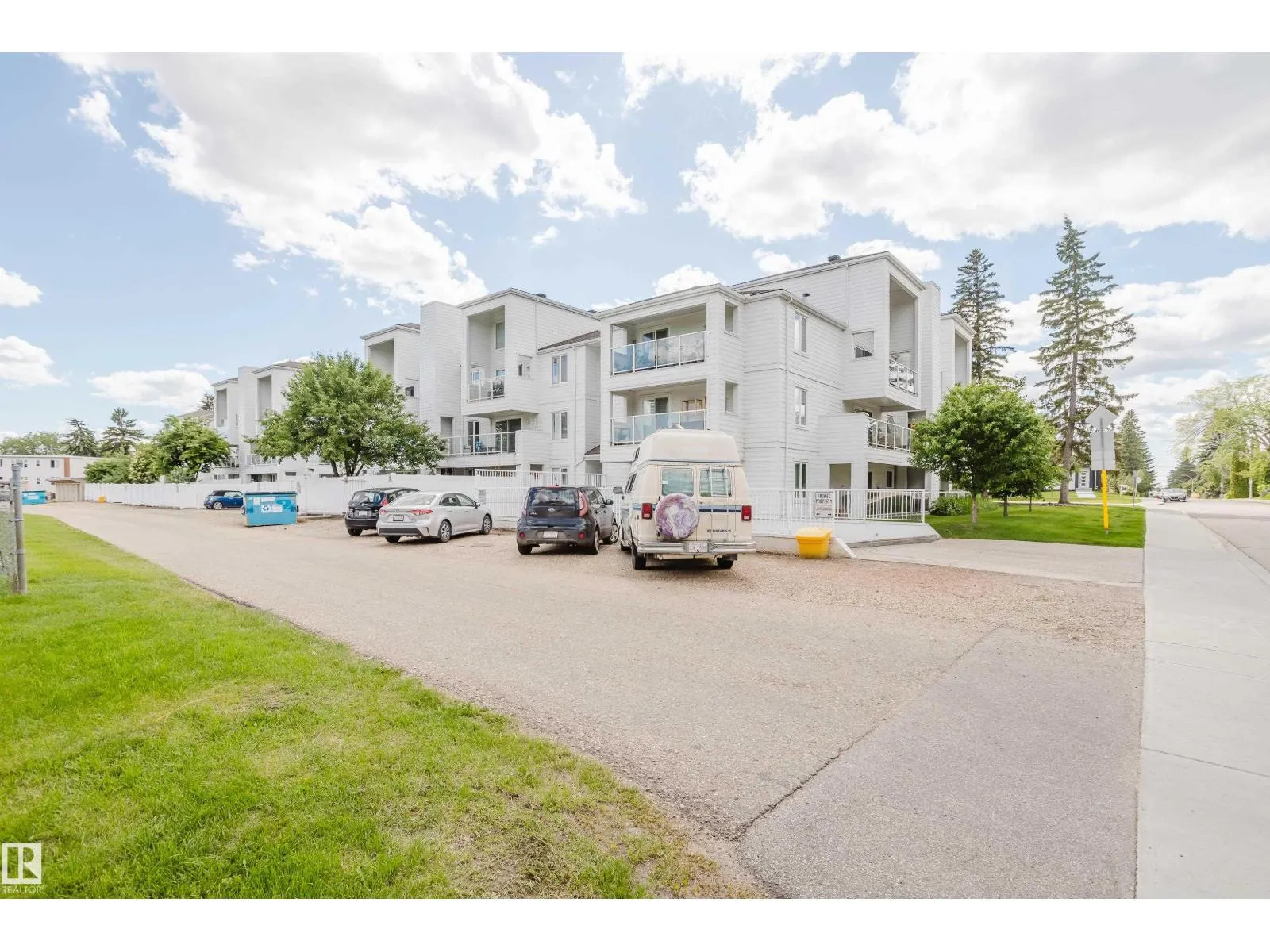 #202 7327 118 ST NW