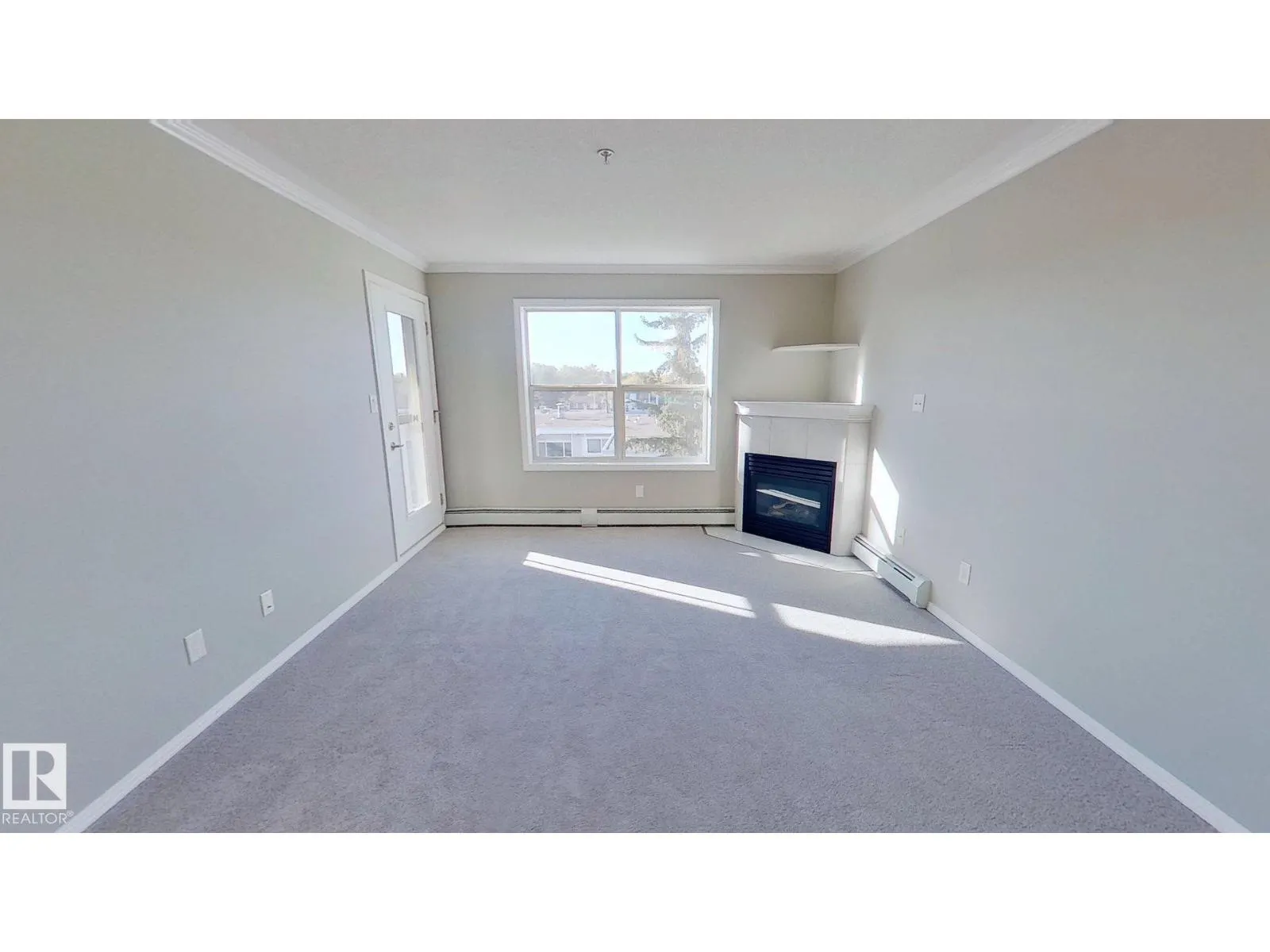 #404 8315 83 ST NW