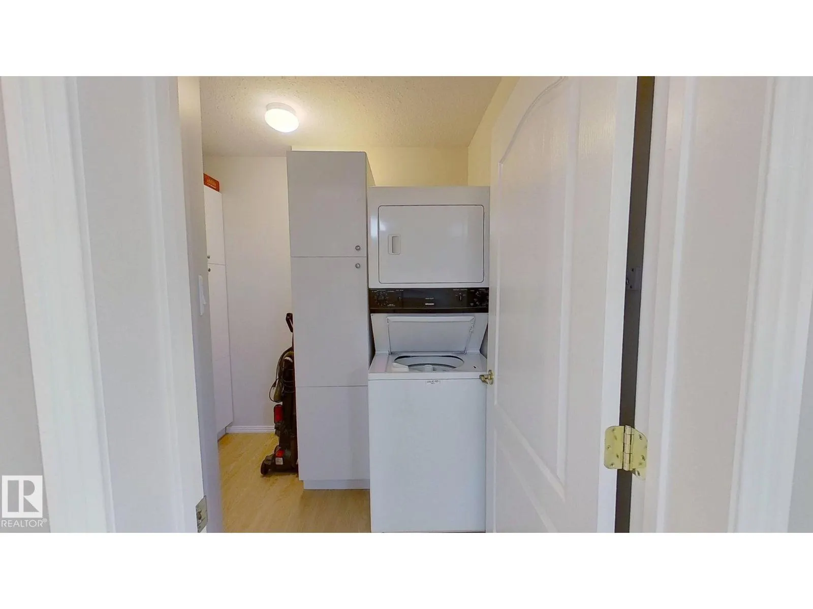 #404 8315 83 ST NW