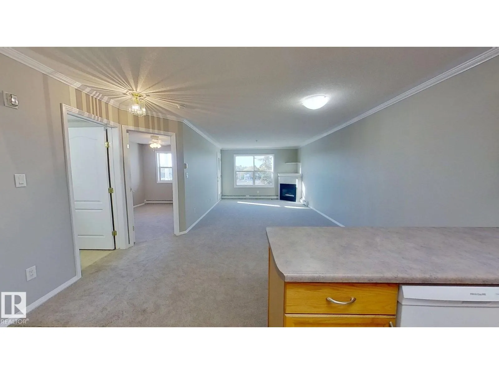 #404 8315 83 ST NW
