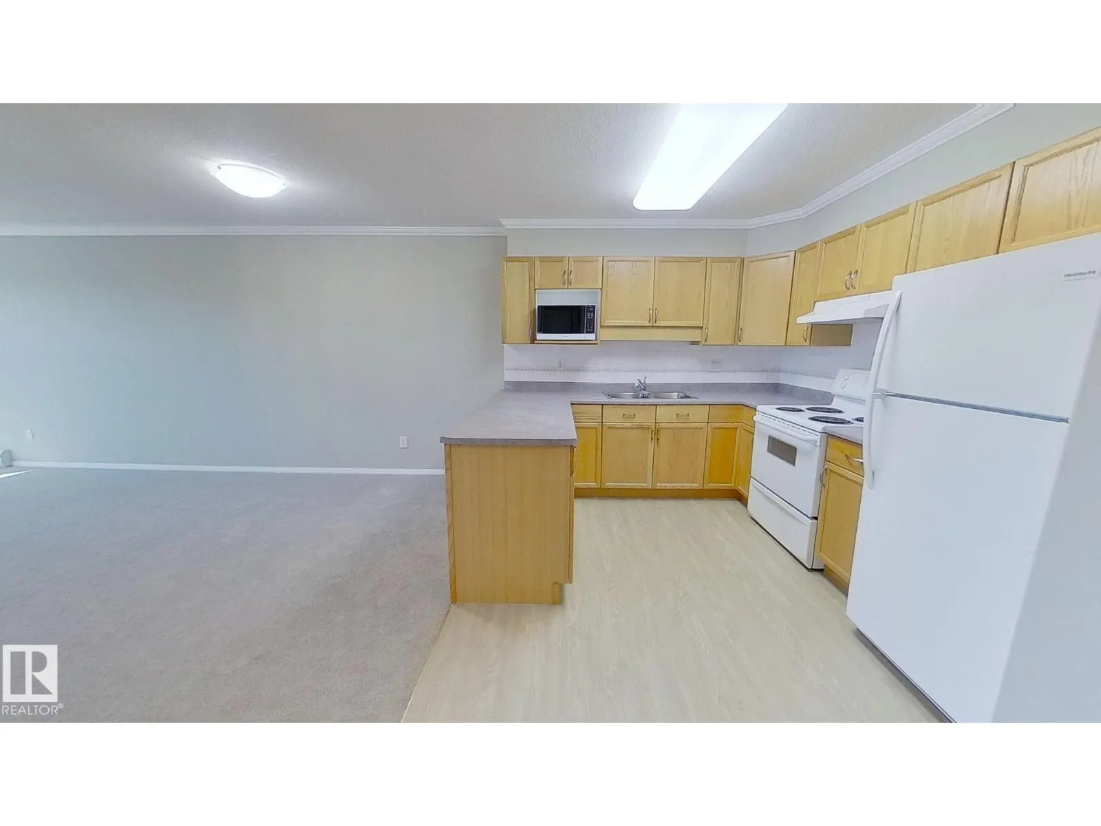 #404 8315 83 ST NW