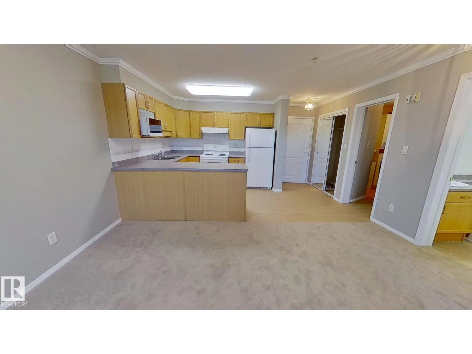 #404 8315 83 ST NW
