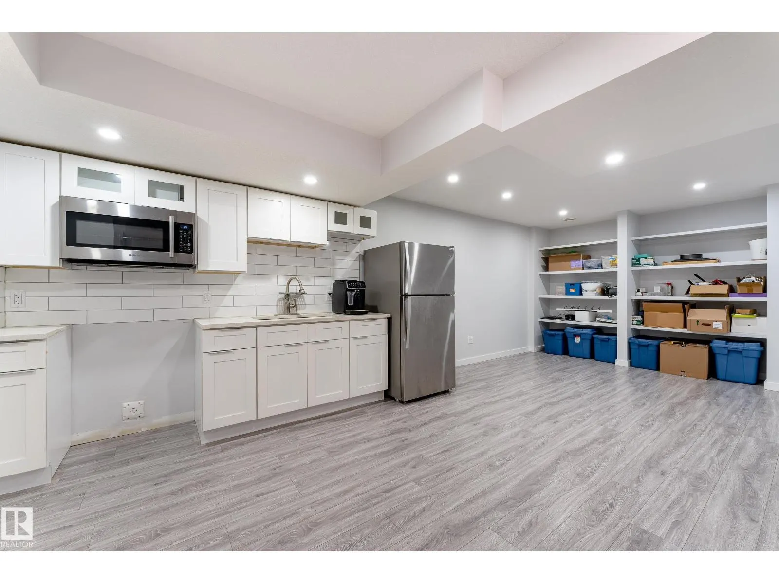 2402 KELLY CIRCLE SW