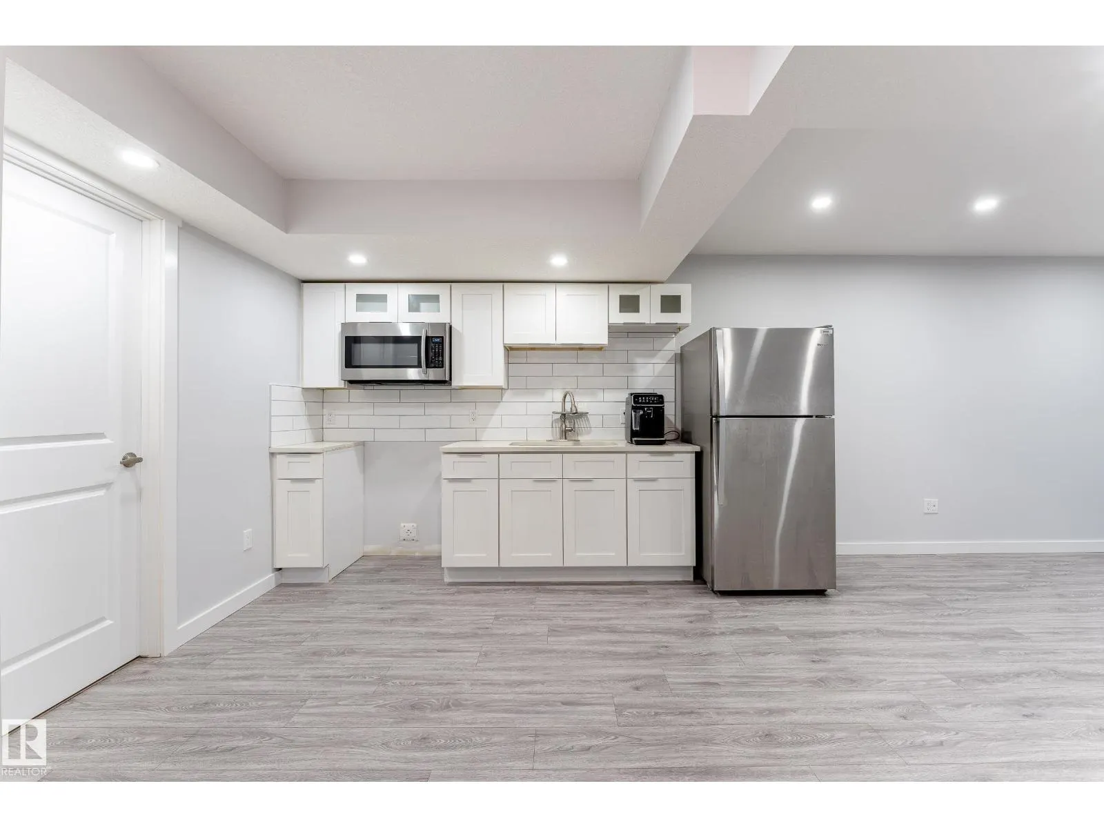 2402 KELLY CIRCLE SW