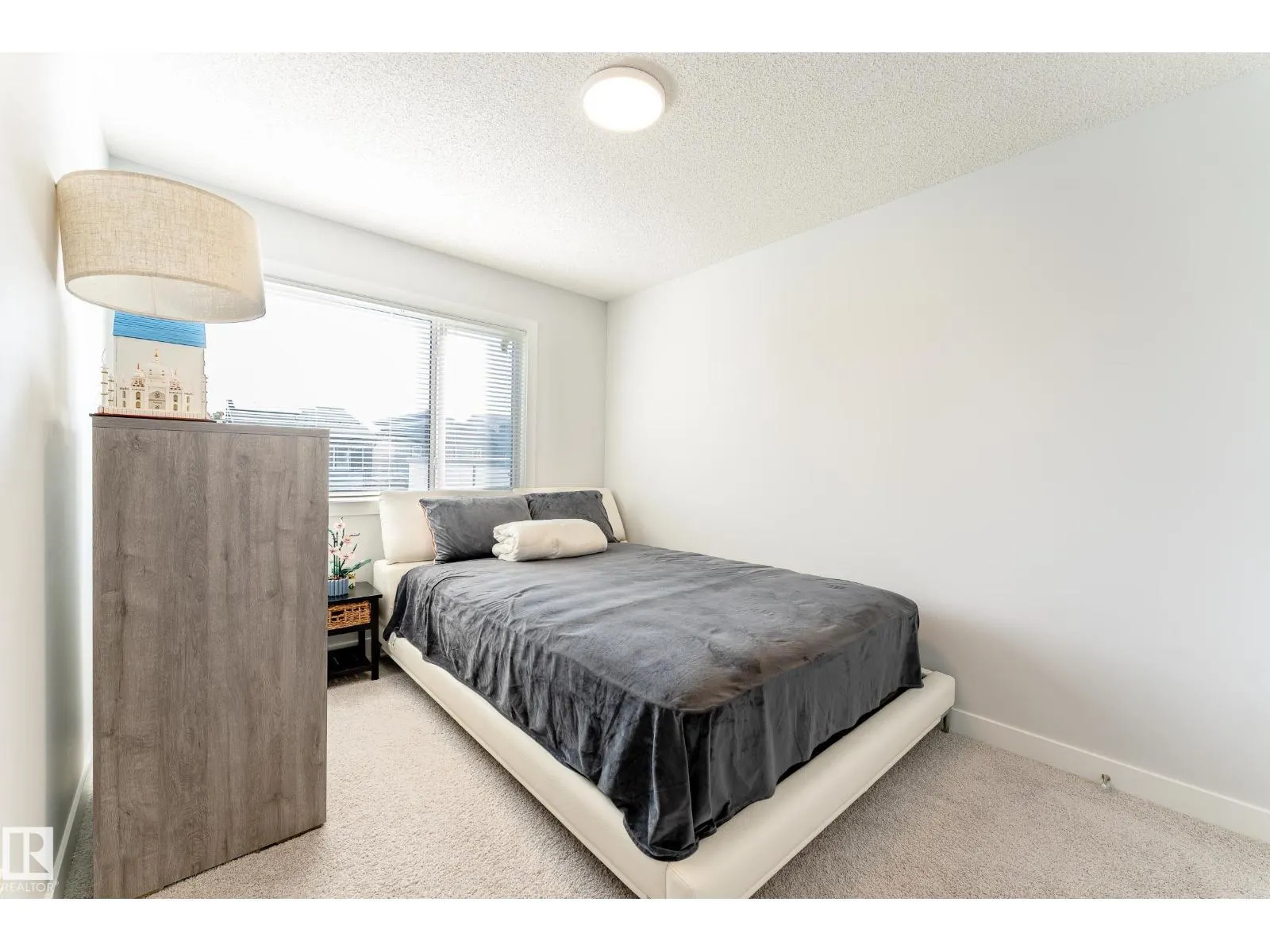 2402 KELLY CIRCLE SW