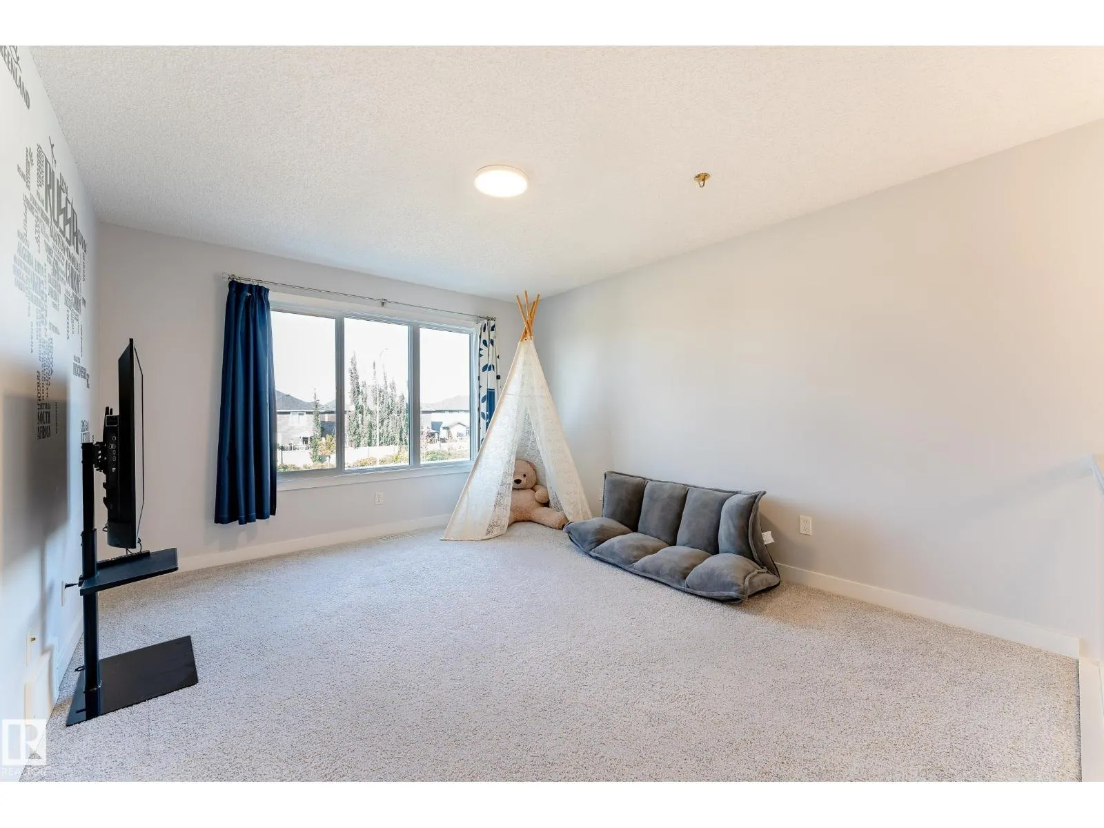 2402 KELLY CIRCLE SW