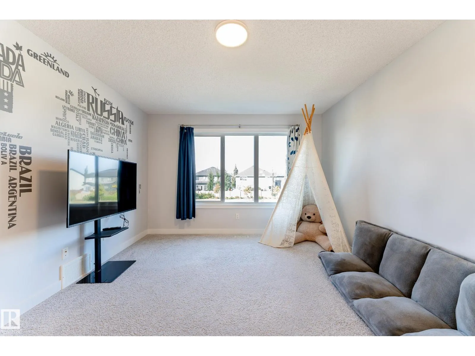 2402 KELLY CIRCLE SW
