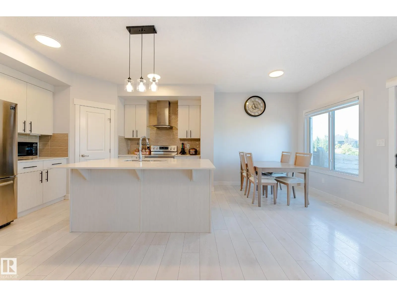 2402 KELLY CIRCLE SW