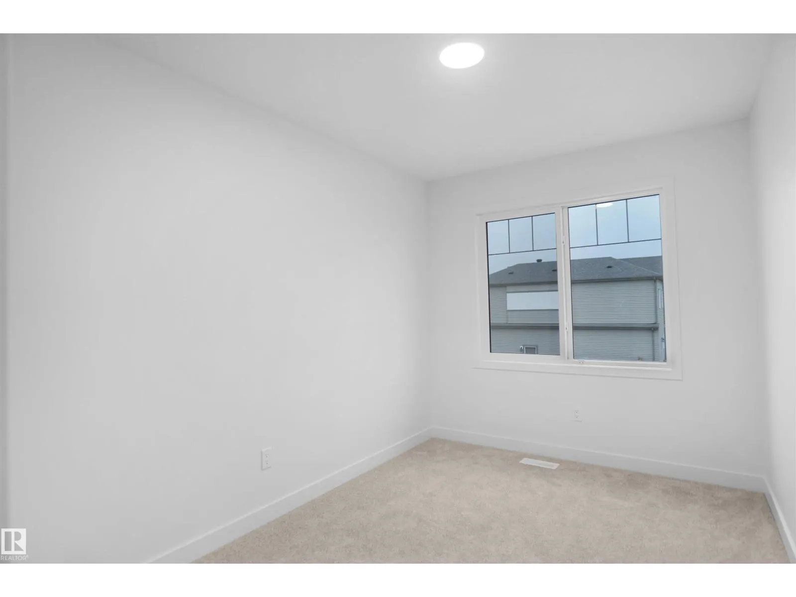 2017 209A ST NW