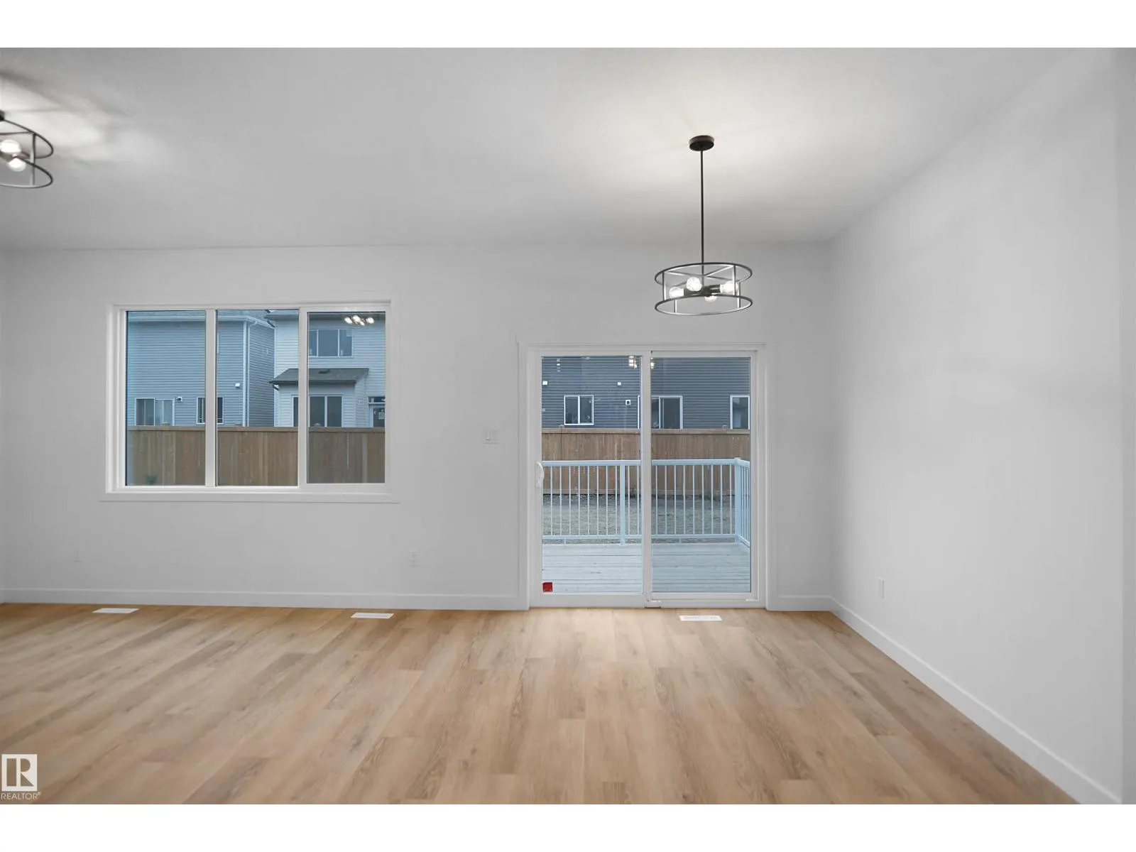 2017 209A ST NW