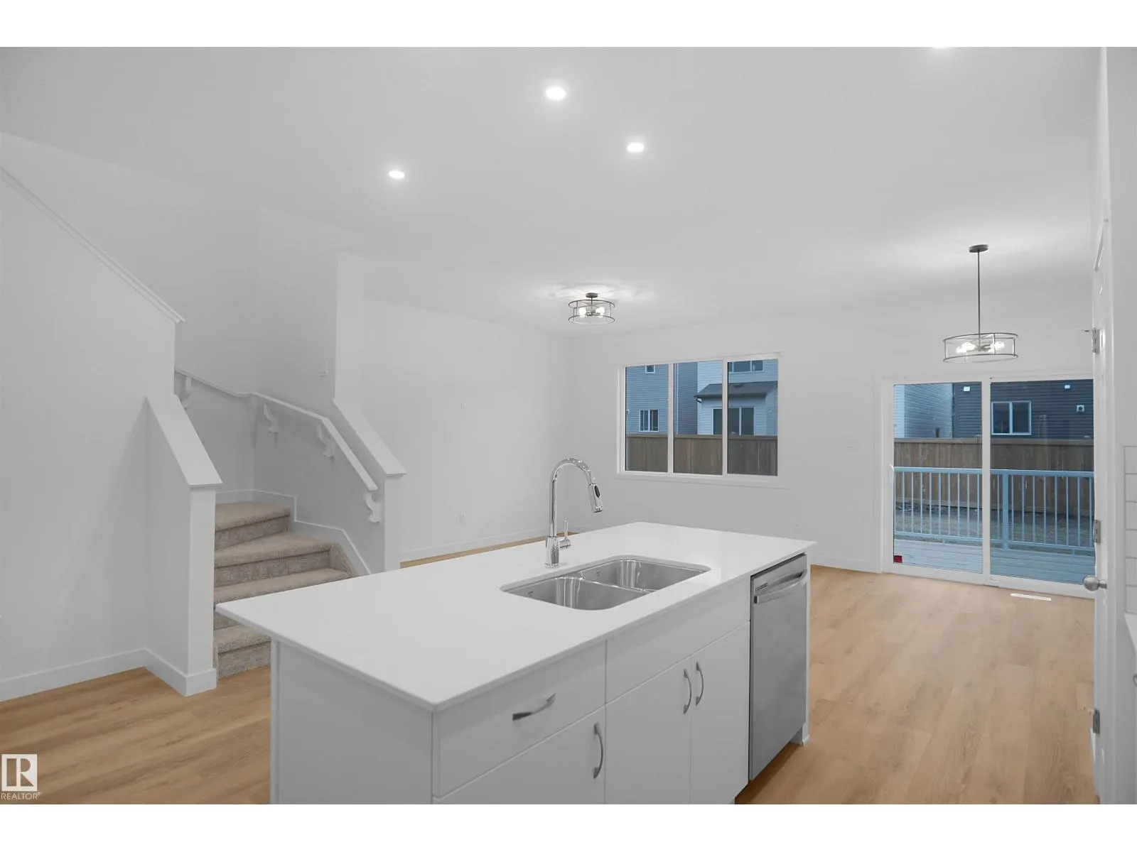 2017 209A ST NW