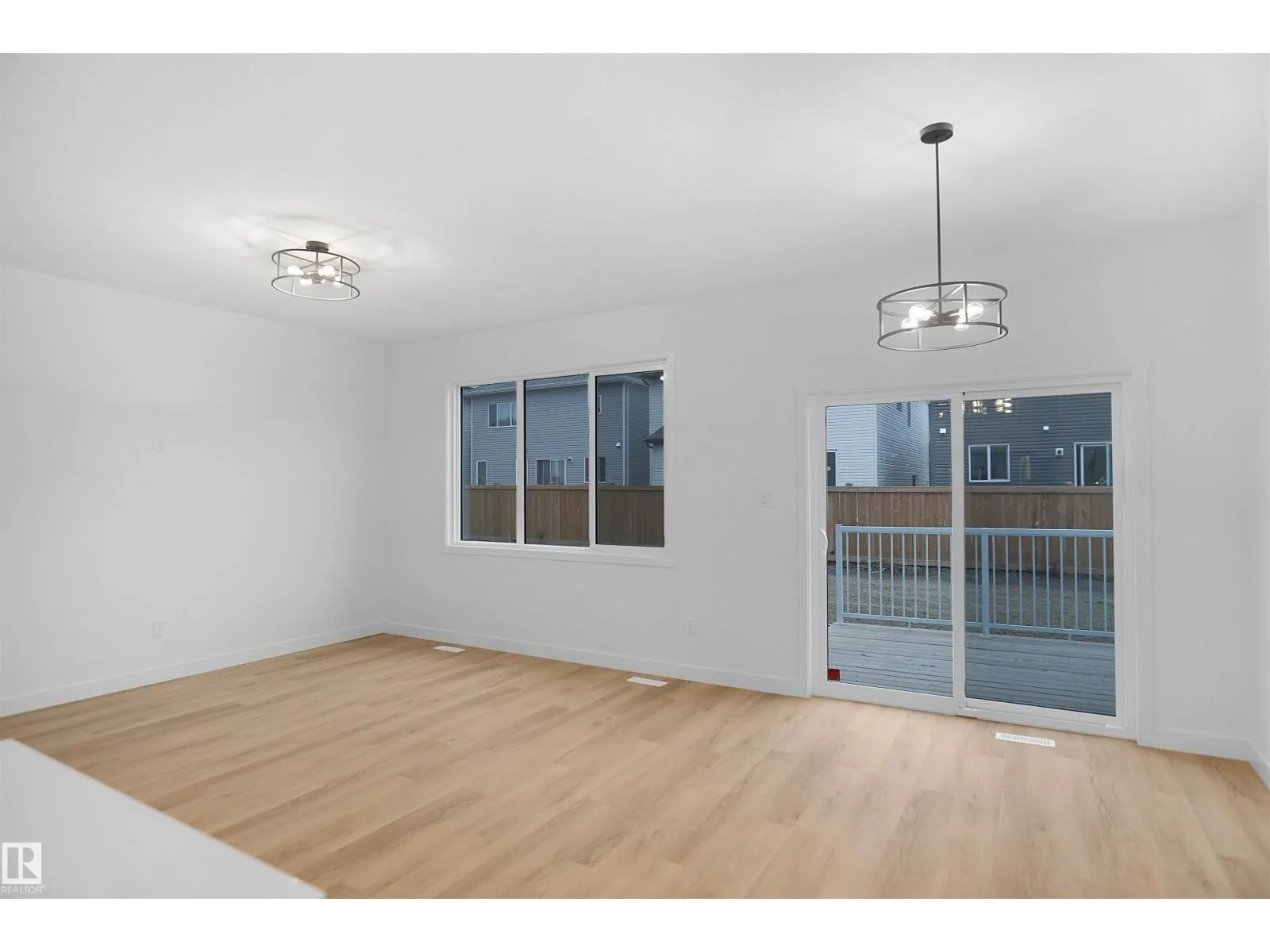 2017 209A ST NW