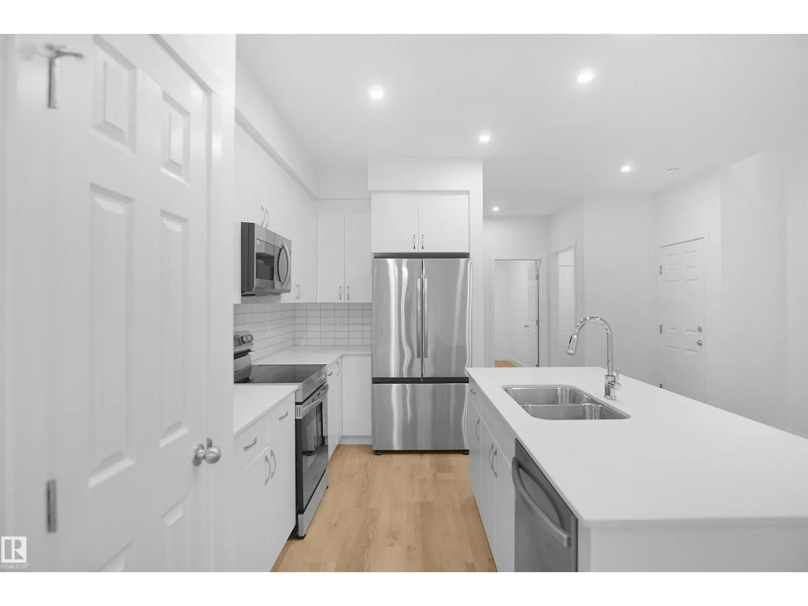2017 209A ST NW
