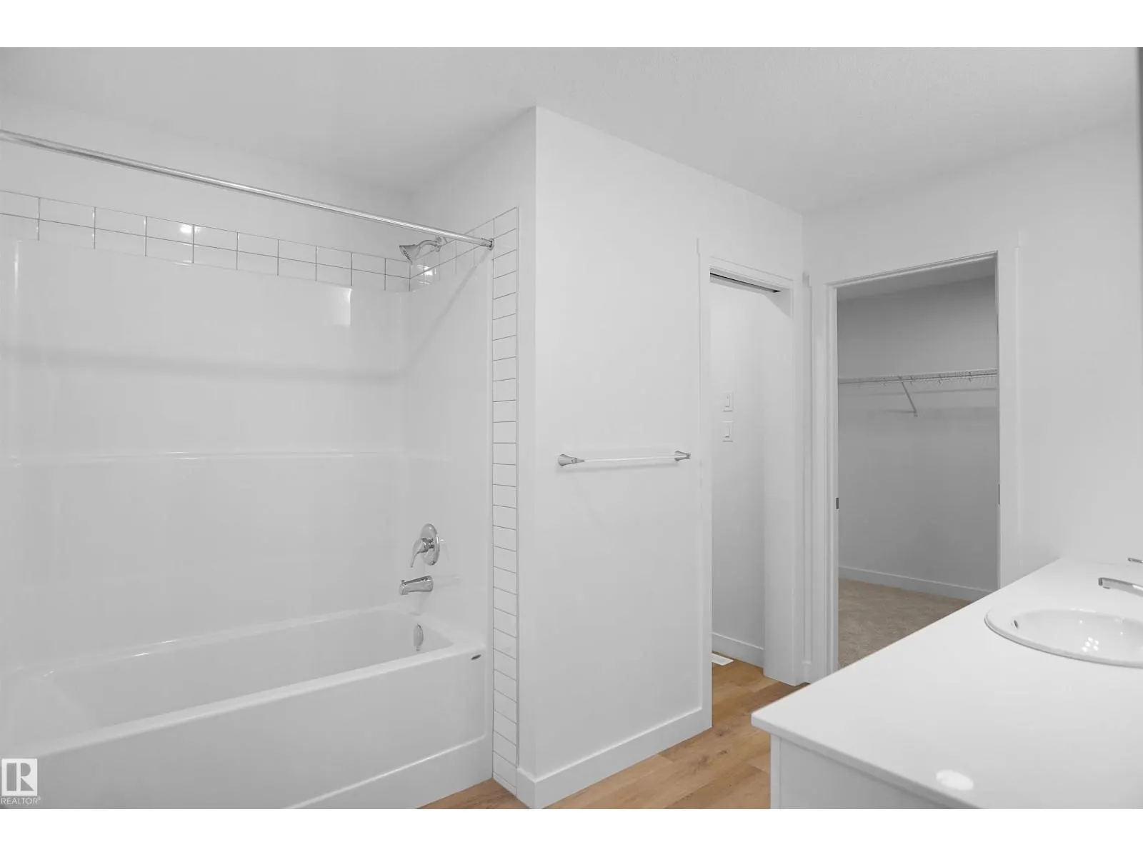 2017 209A ST NW