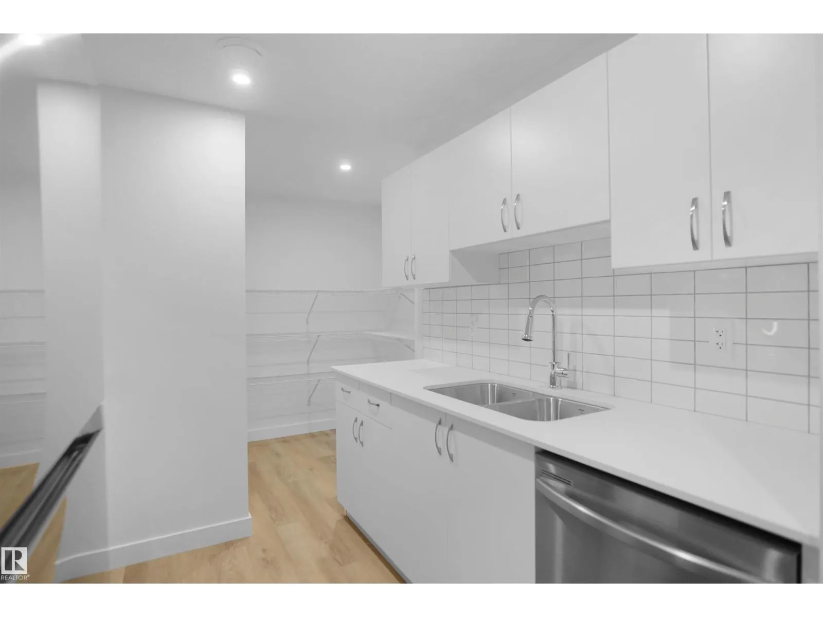 2017 209A ST NW