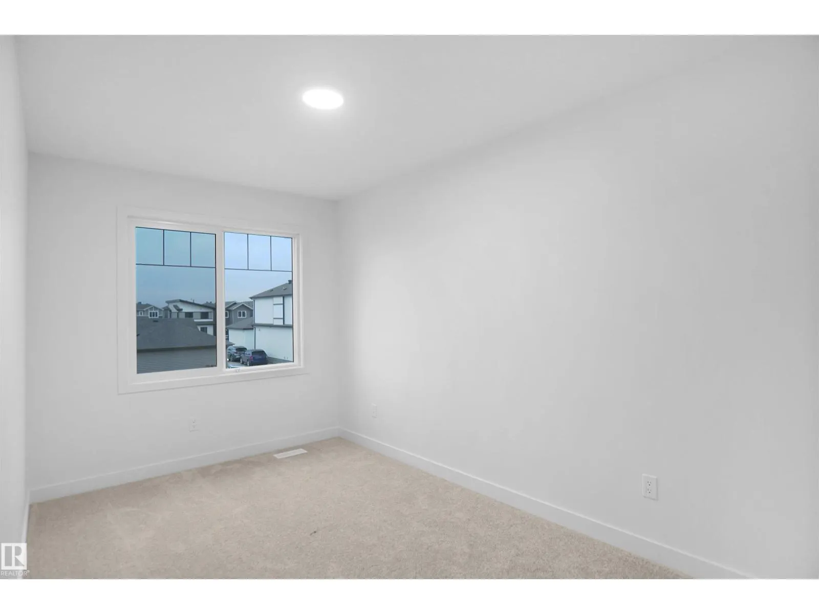 2017 209A ST NW