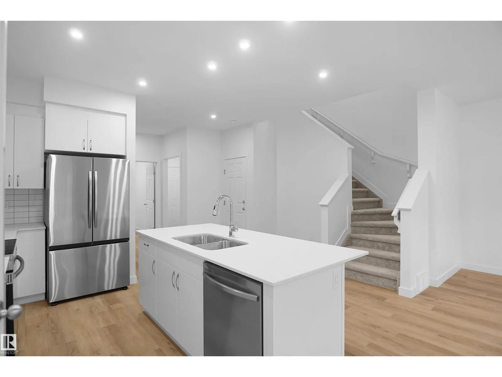 2017 209A ST NW