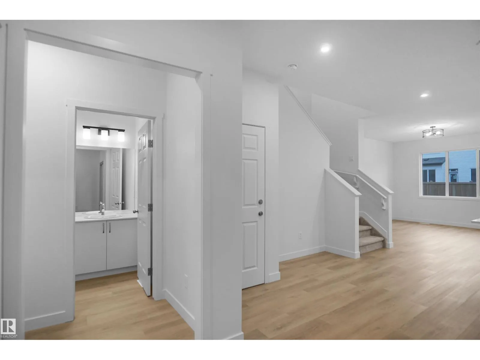 2017 209A ST NW