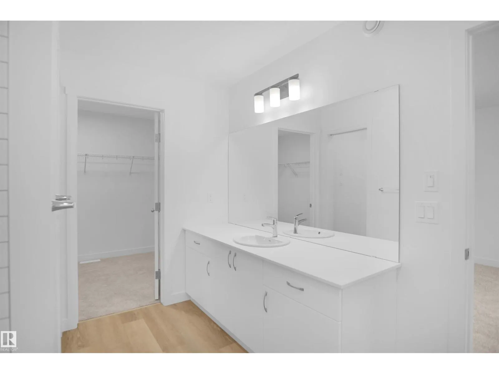 2017 209A ST NW