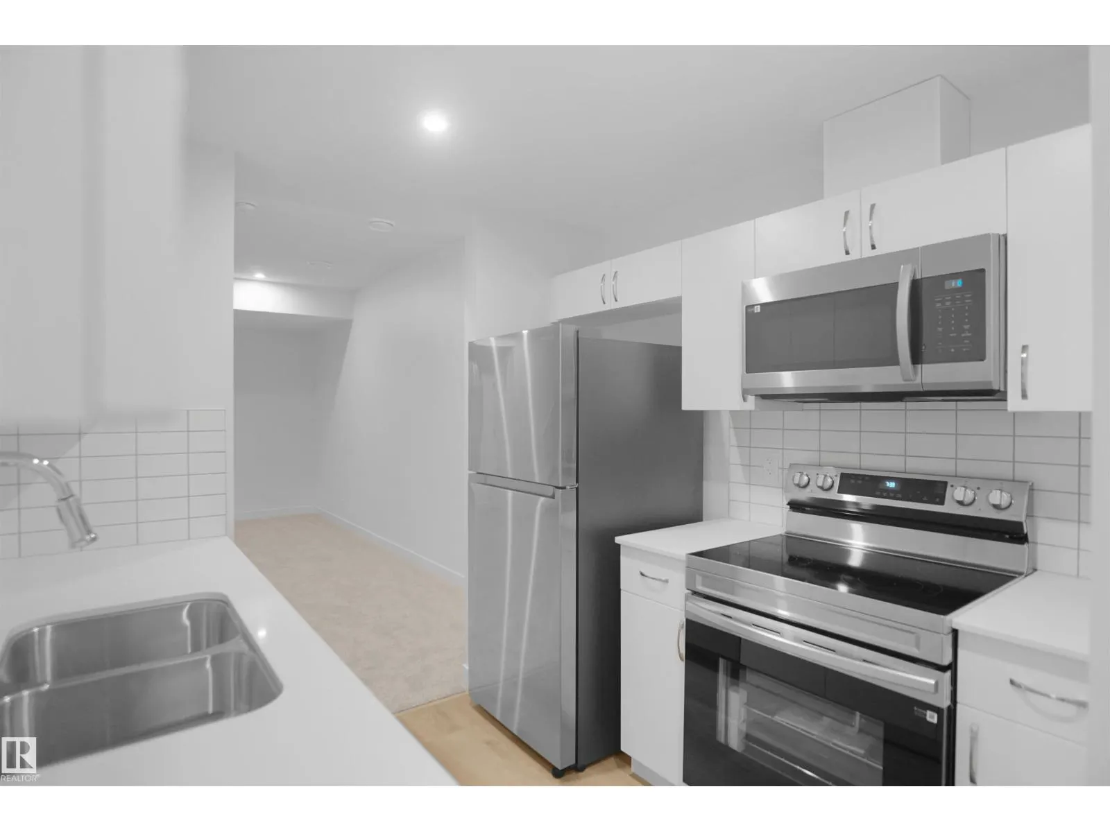2017 209A ST NW