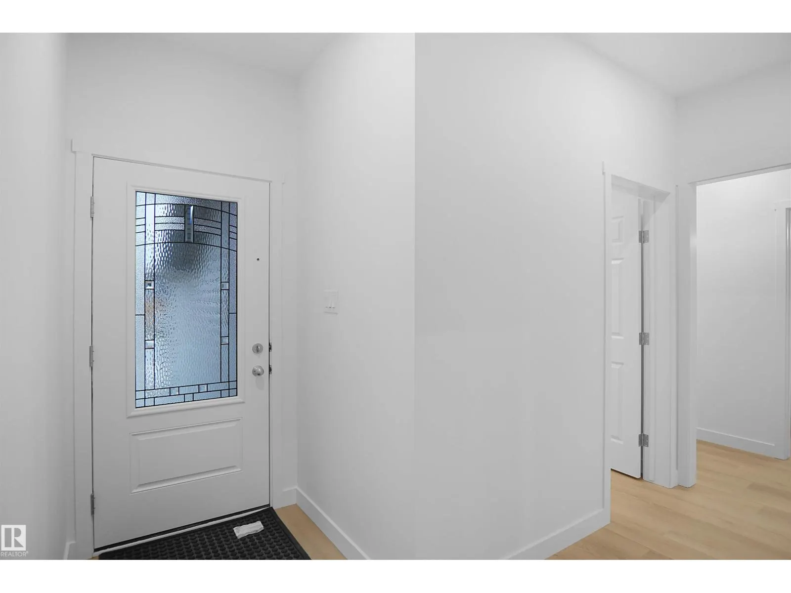 2017 209A ST NW