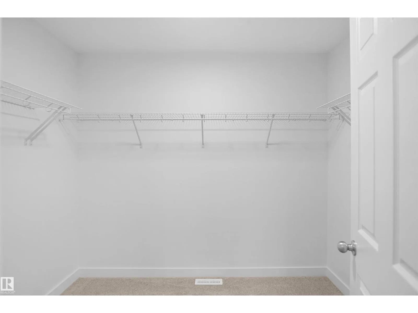 2017 209A ST NW