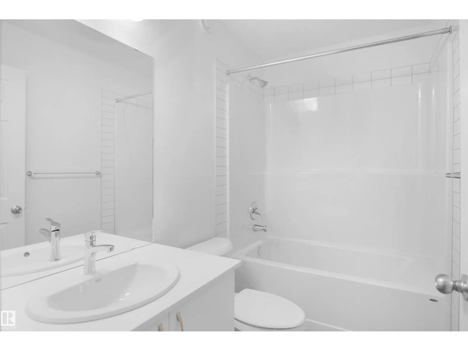 2017 209A ST NW