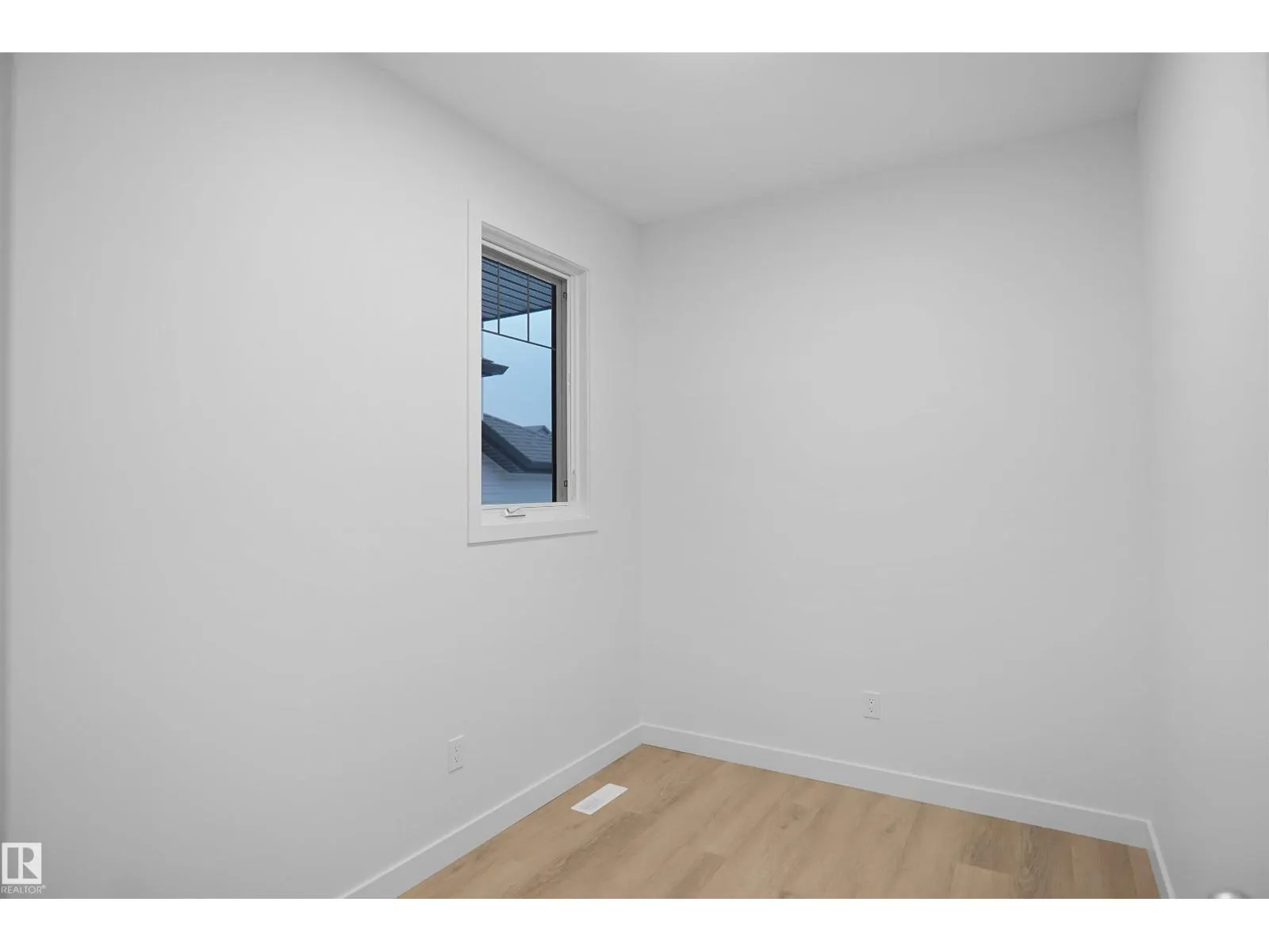 2017 209A ST NW