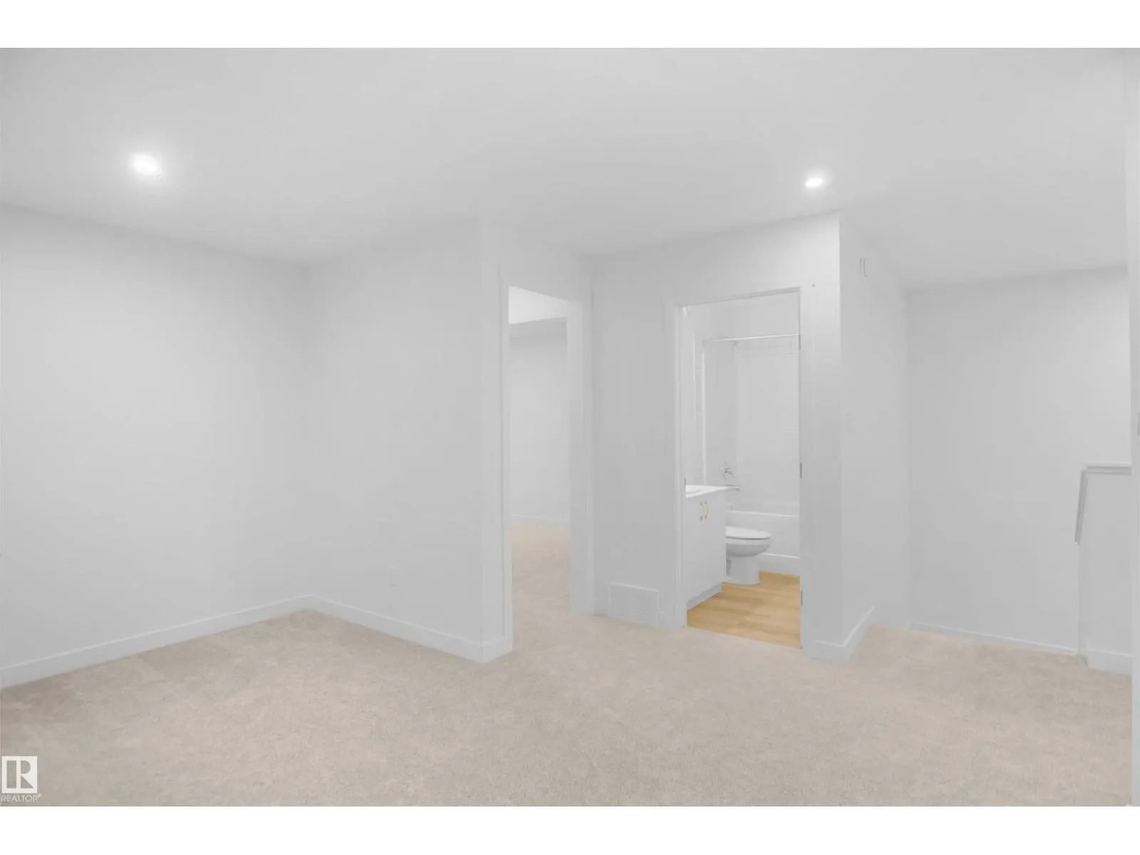 2017 209A ST NW