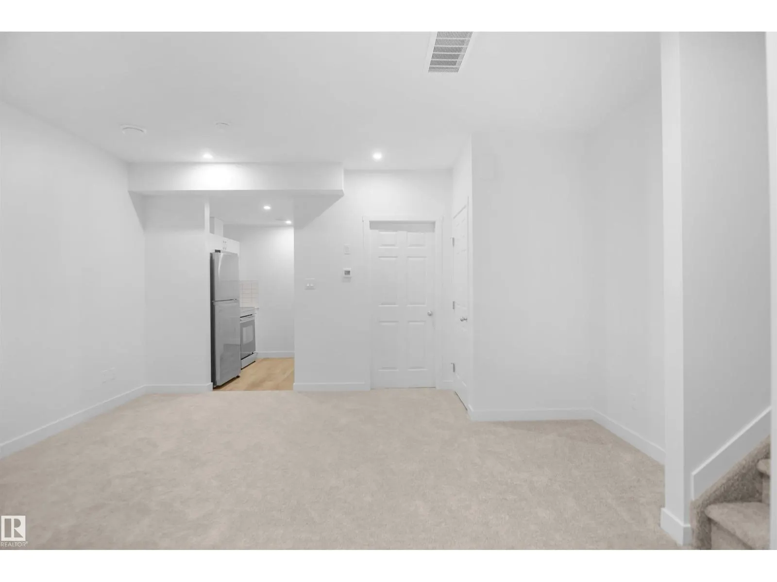 2017 209A ST NW