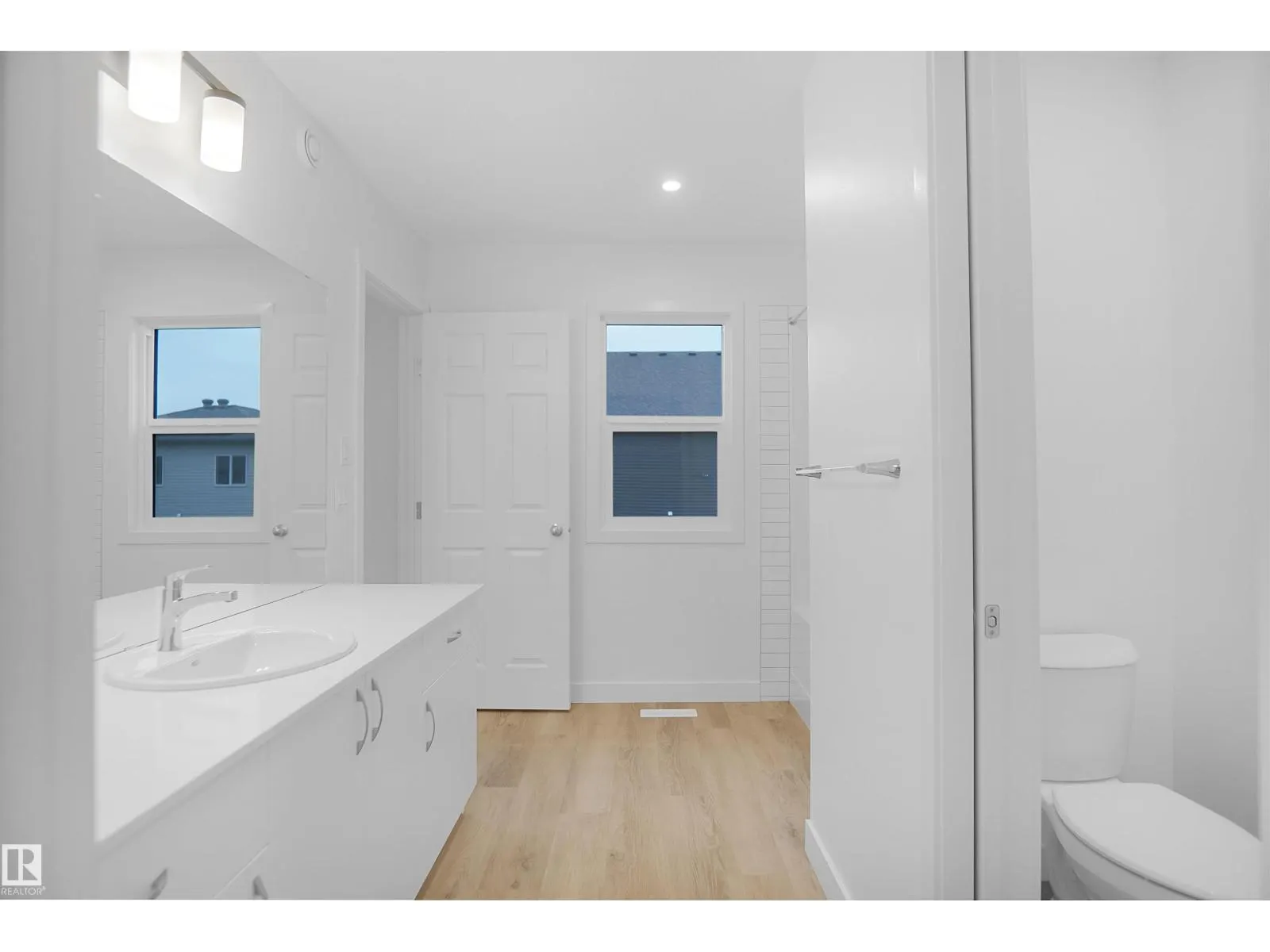 2017 209A ST NW
