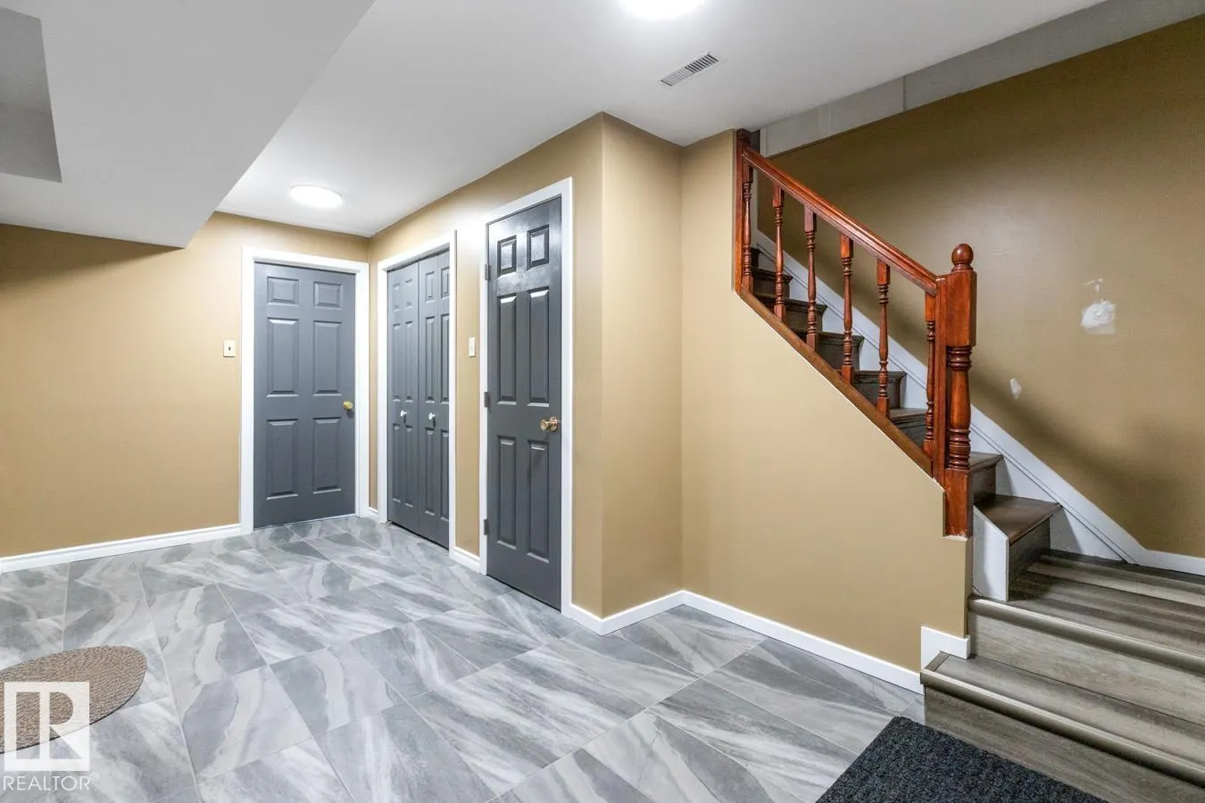 6303 89 AV NW