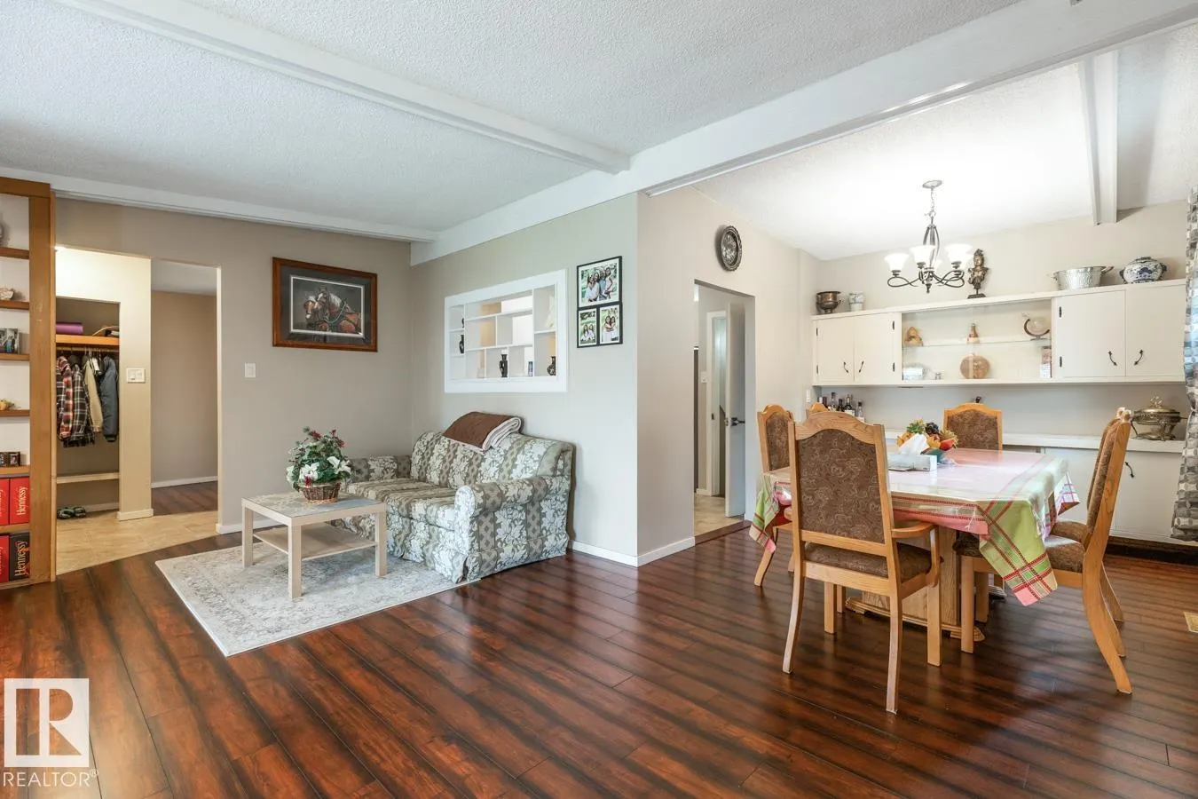 6303 89 AV NW