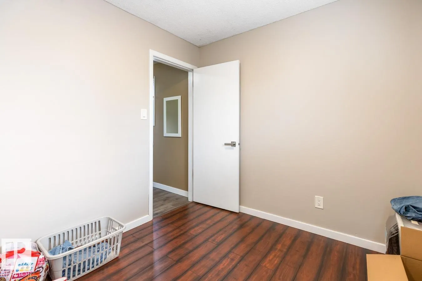 6303 89 AV NW