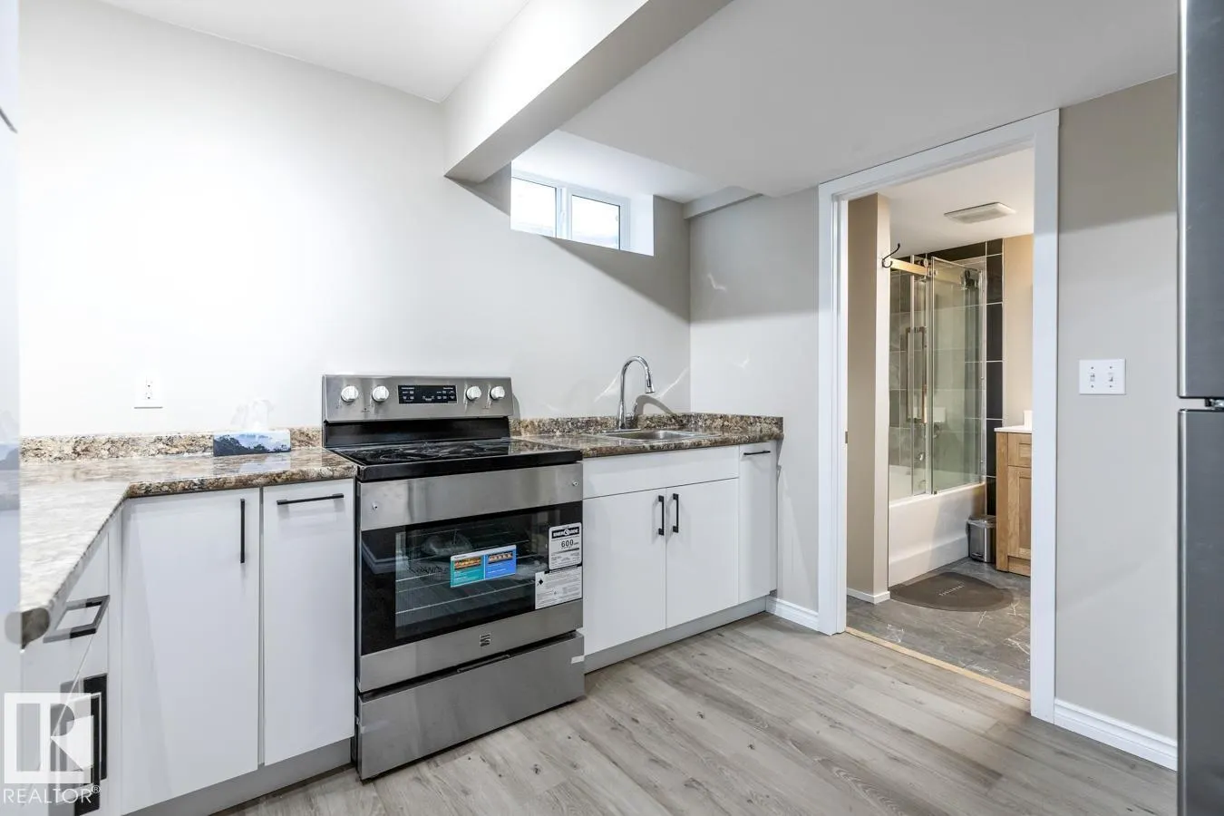 6303 89 AV NW