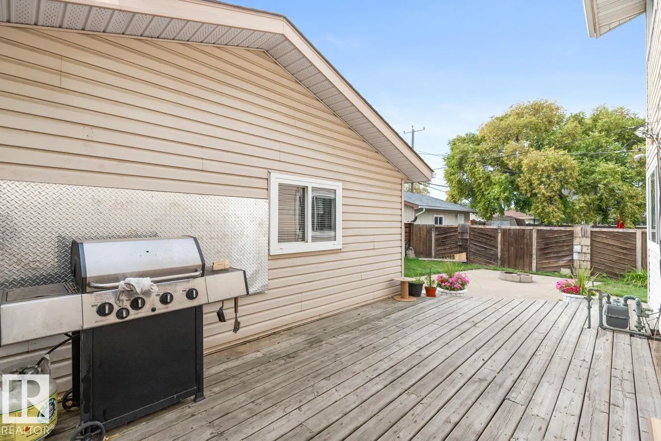 6303 89 AV NW