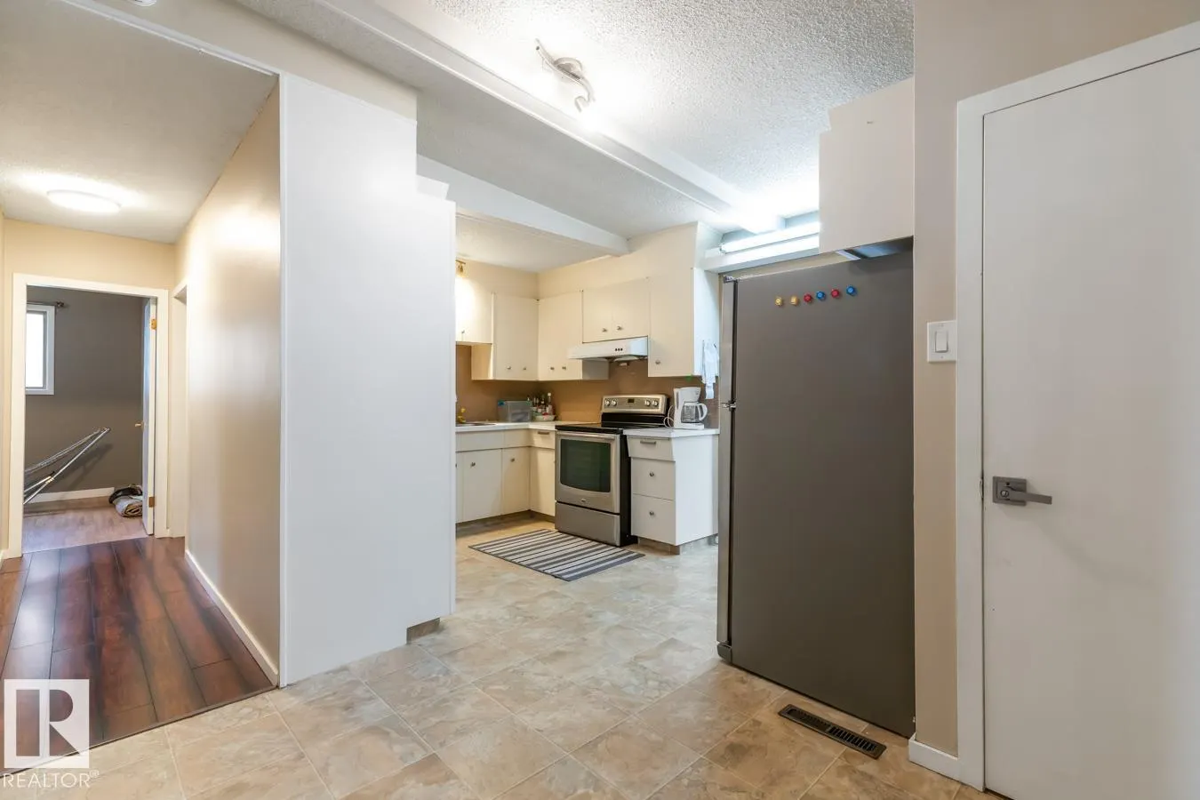 6303 89 AV NW