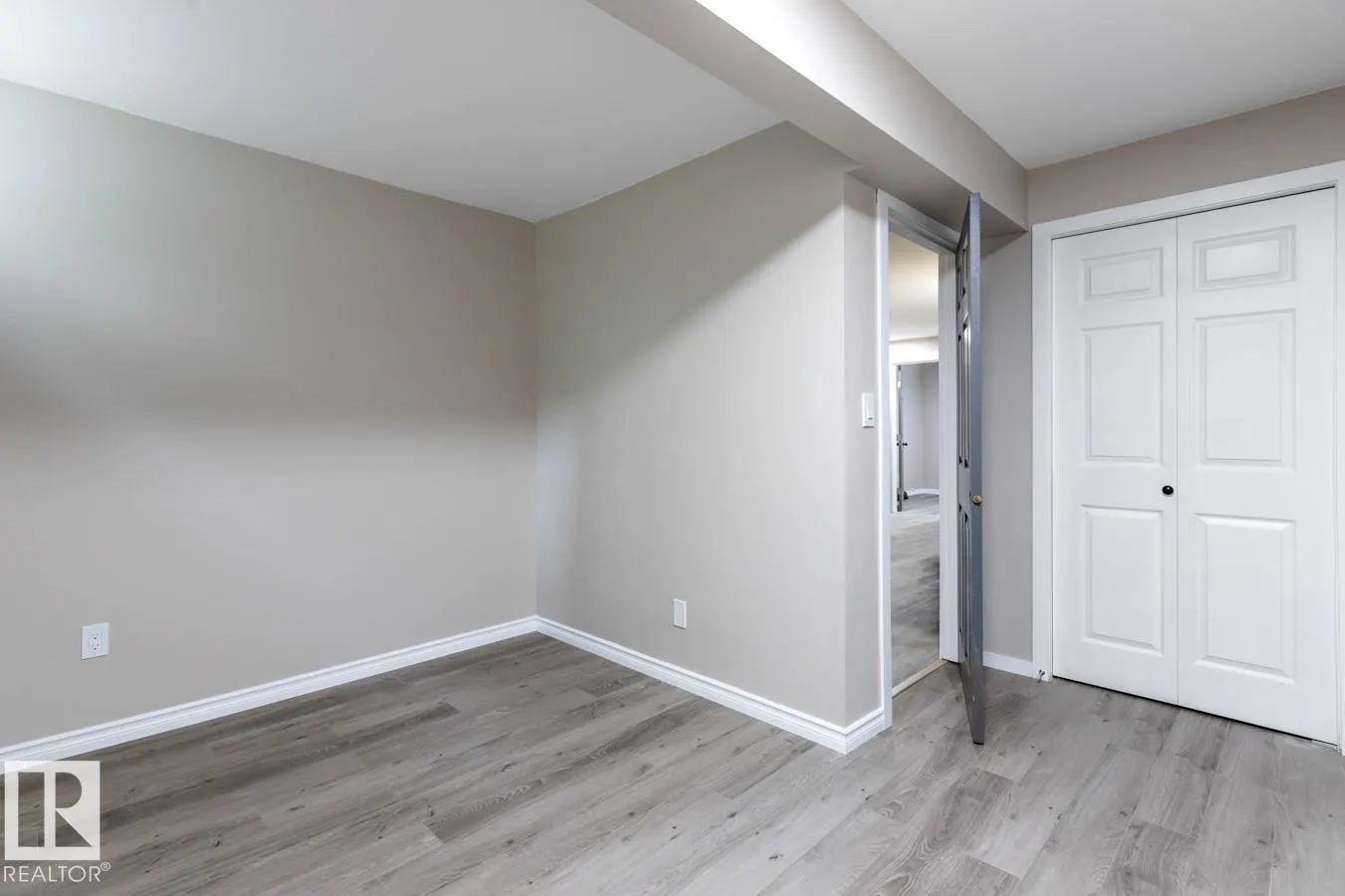 6303 89 AV NW