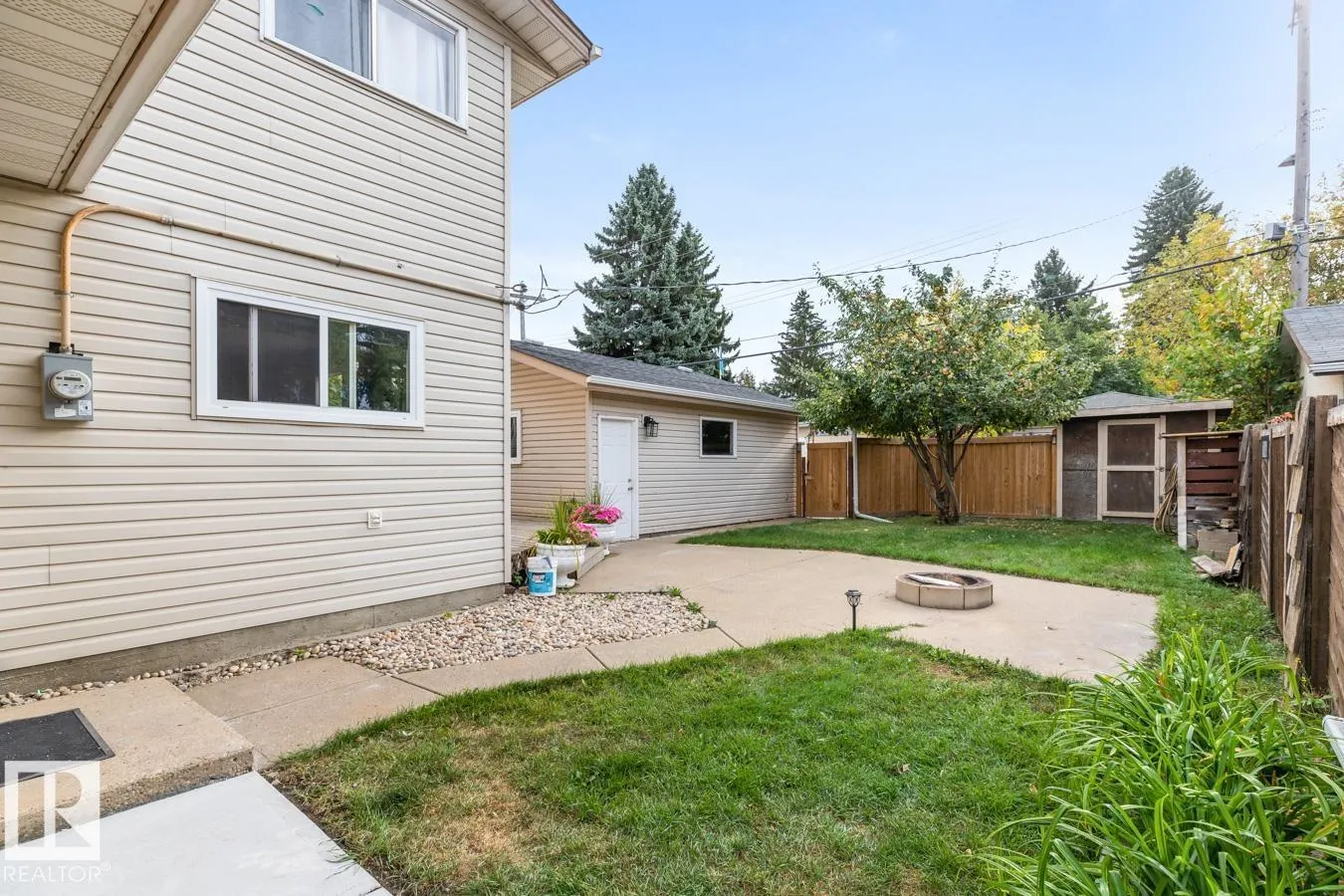 6303 89 AV NW