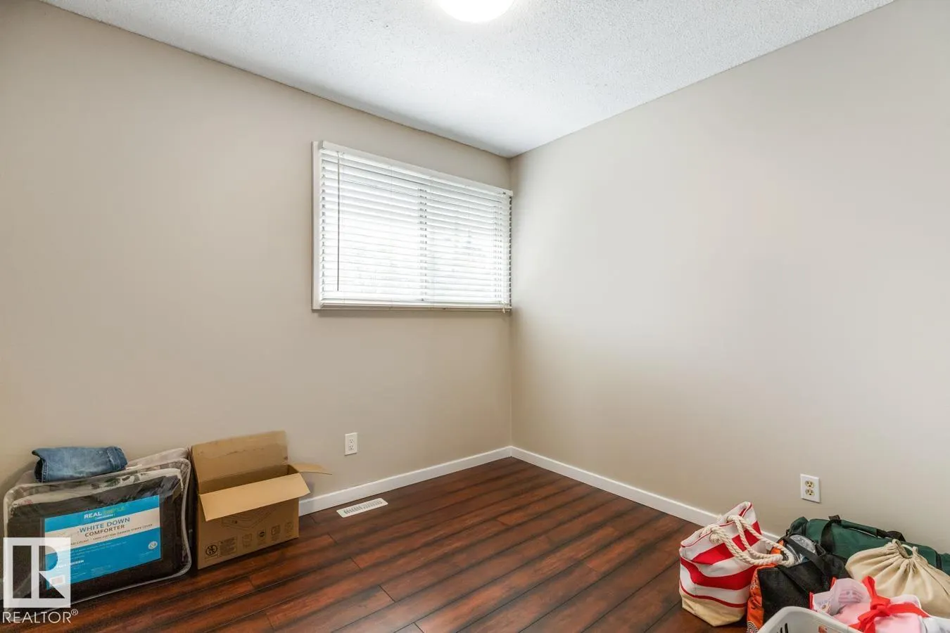 6303 89 AV NW